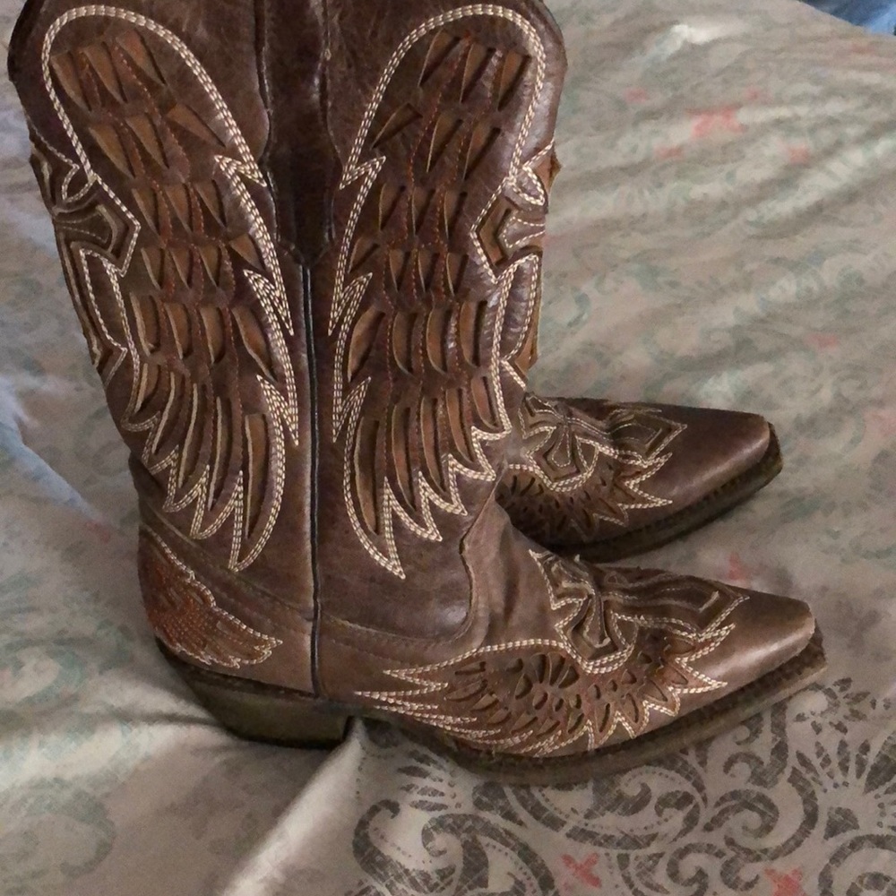 Cowgirl boots! 👢💕